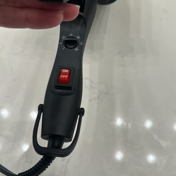 Revlon 3 Barrel Curling Iron Beach Waves - Picture 6 of 6